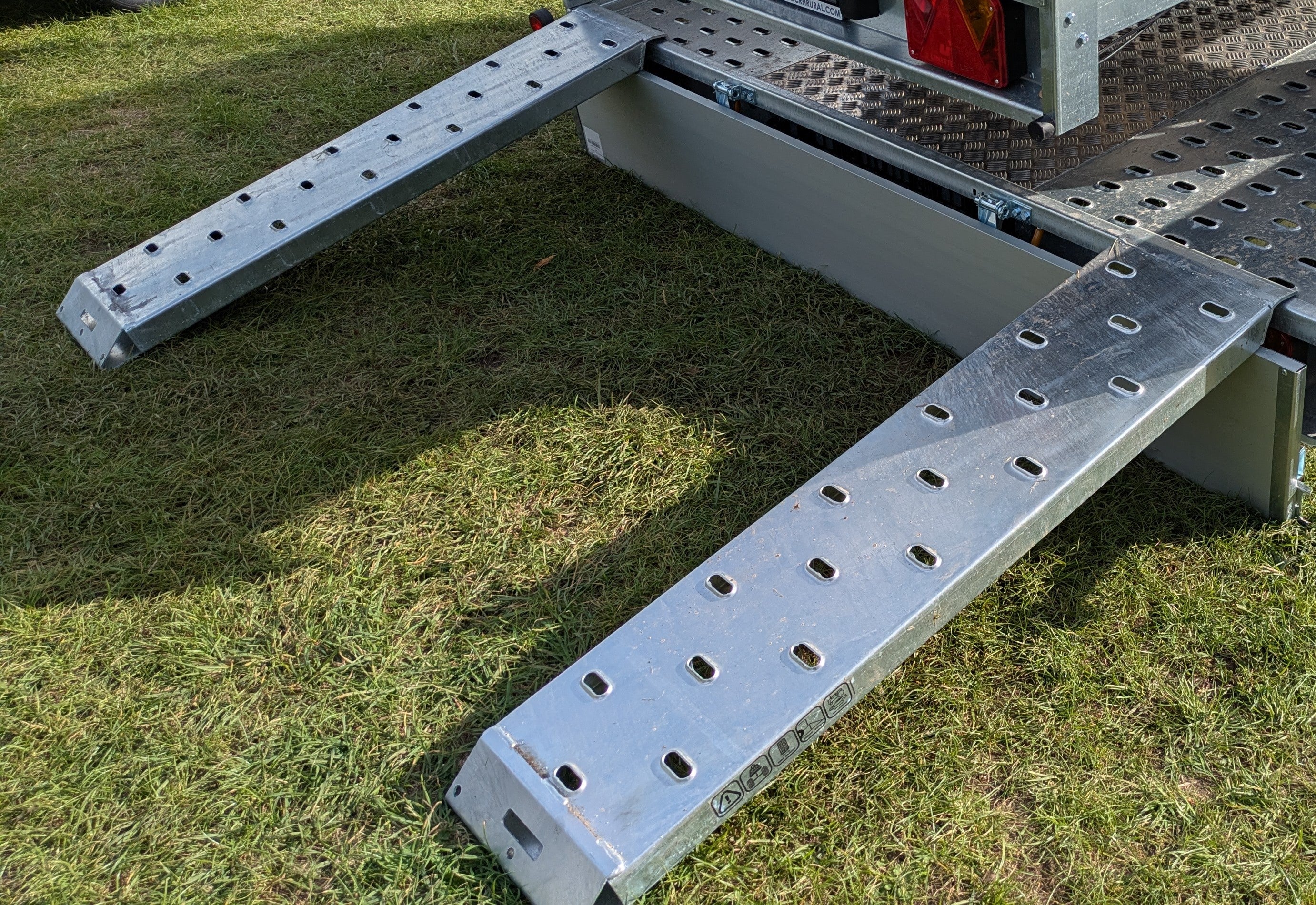 Ramps - Steel 1.3mtr long with locating lip (Pair)
